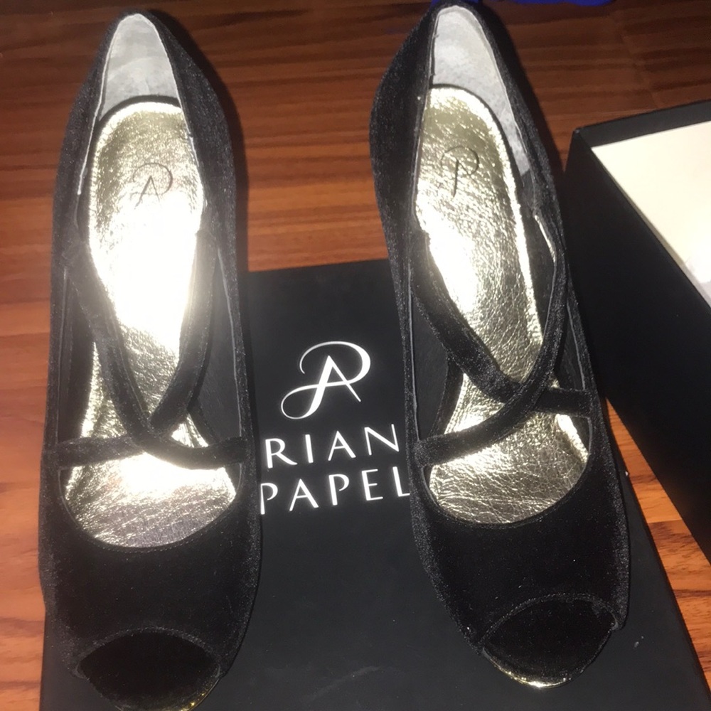 Heels - Picture 2 of 5
